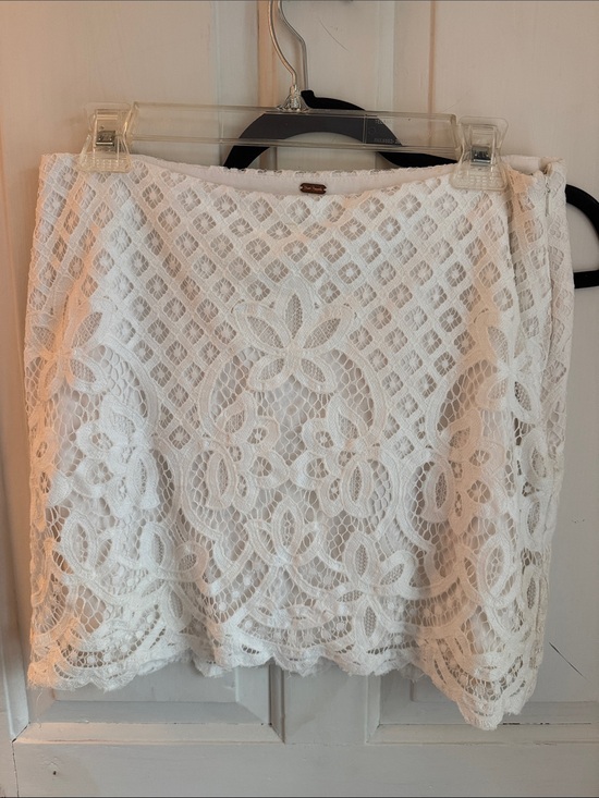 Free People Dresses & Skirts - Free People White Crochet Lace Mini Skirt with Floral Motif